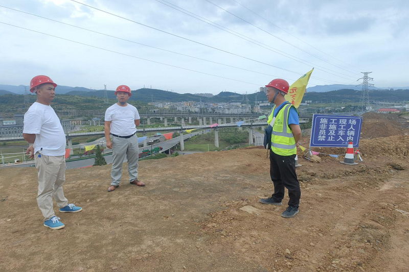 范文伟督导在建项目建设