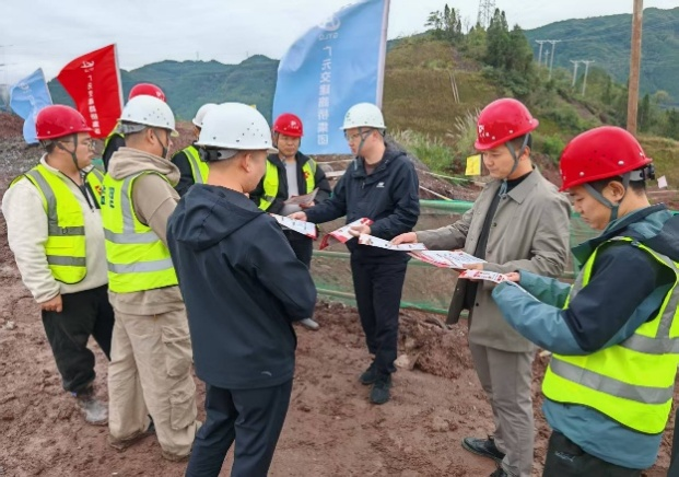 防火于未“燃”，安全记心间｜路桥集团多措并举开展消防宣传月活动